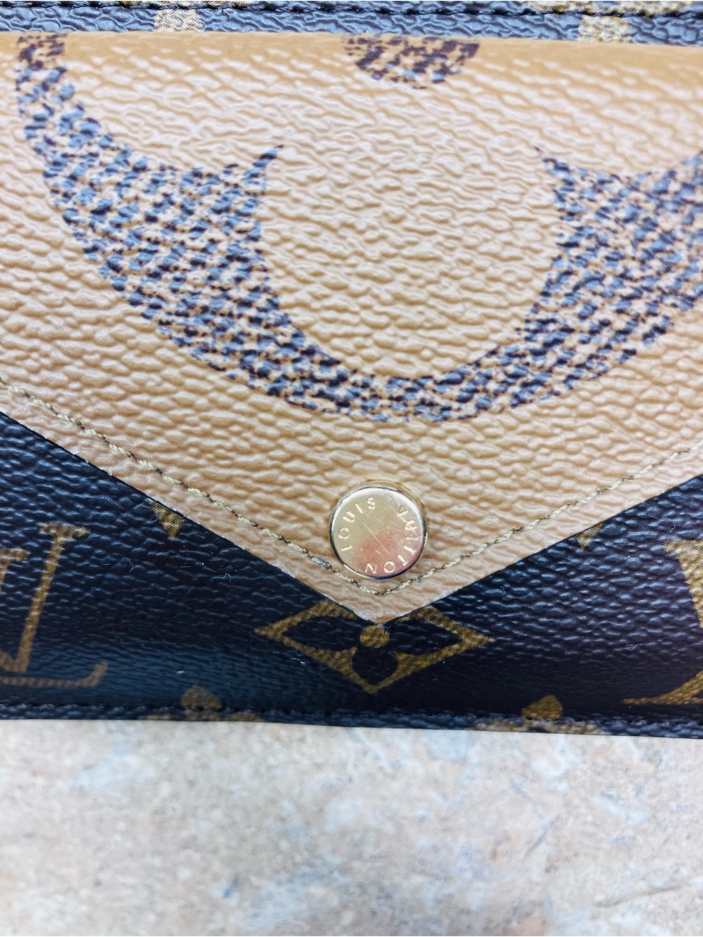 Louis Vuitton Recto Verso Reverse Monogram - Picture 2 of 8